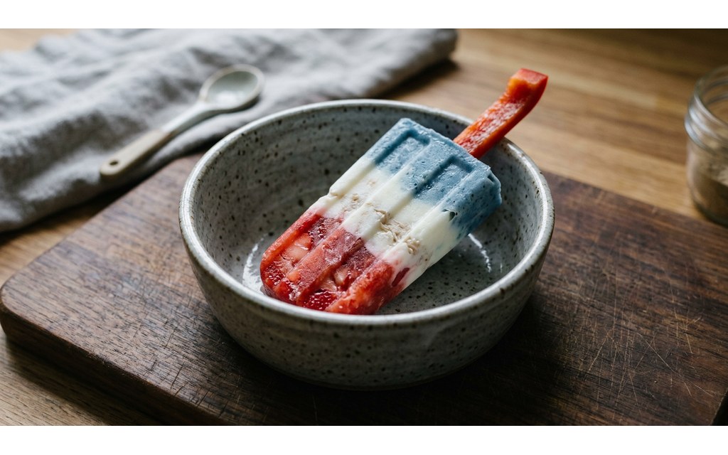 Red White Blue Popsicle for Dogs, homemade dog recipe